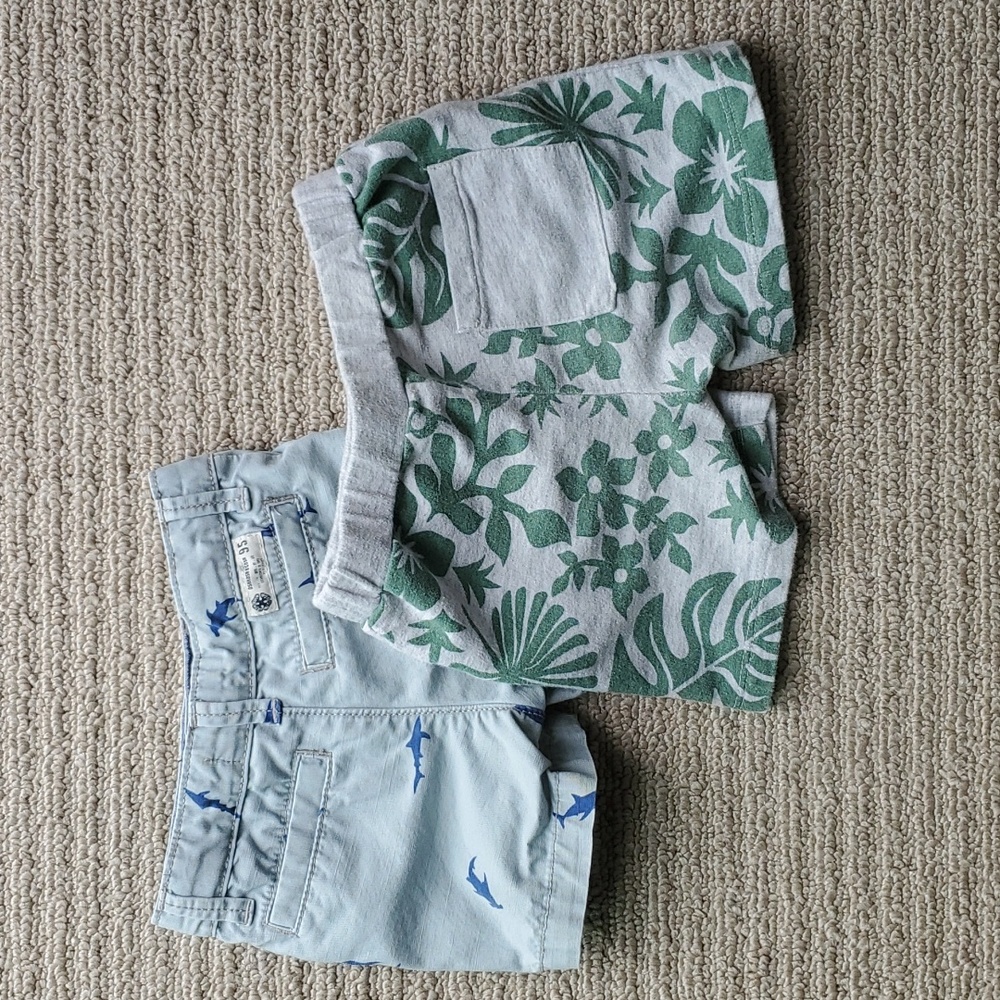 Set of 2 Oshkosh shorts, size 9 months